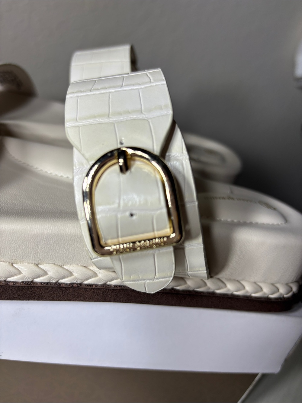 Giani Bernini Gianaa White Croc Double Strap Comfort Sandals NIBox Size 7.5 - Picture 9 of 13